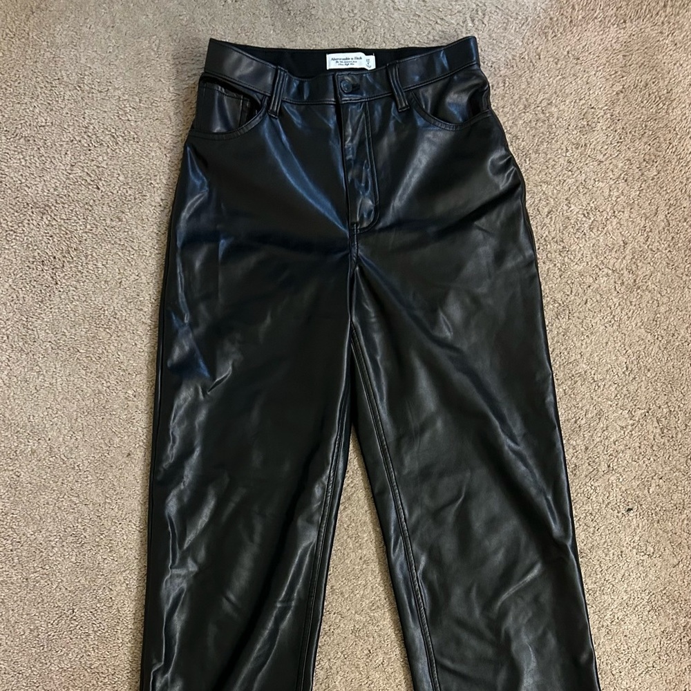 Women’s 90’s Relaxed Vegan Leather Pant High Rise